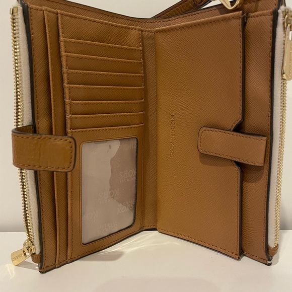 Michael Kors wristlet clutch - Picture 6 of 7